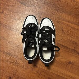 Nike Kids/Womens Sneakers Black and White